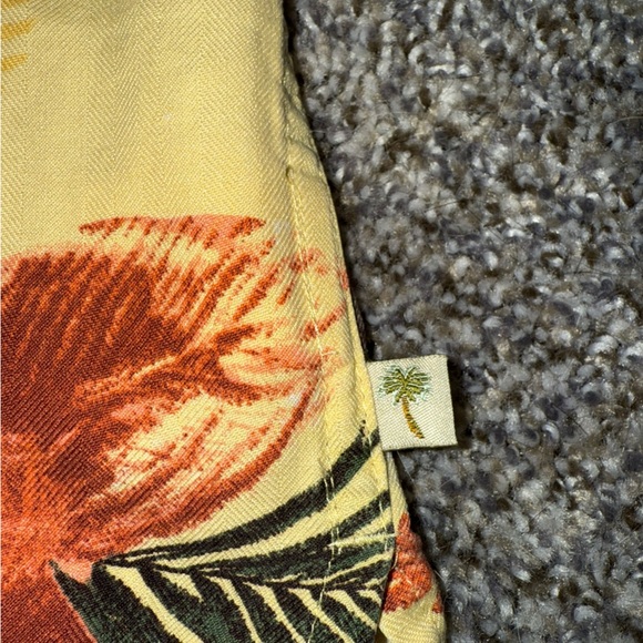 Island shares silk yellow Hawaiian button down shirt - Picture 2 of 5